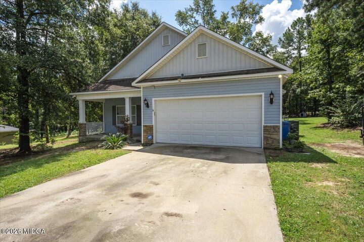 Property Photo:  215 Hallie Lane  GA 31211 