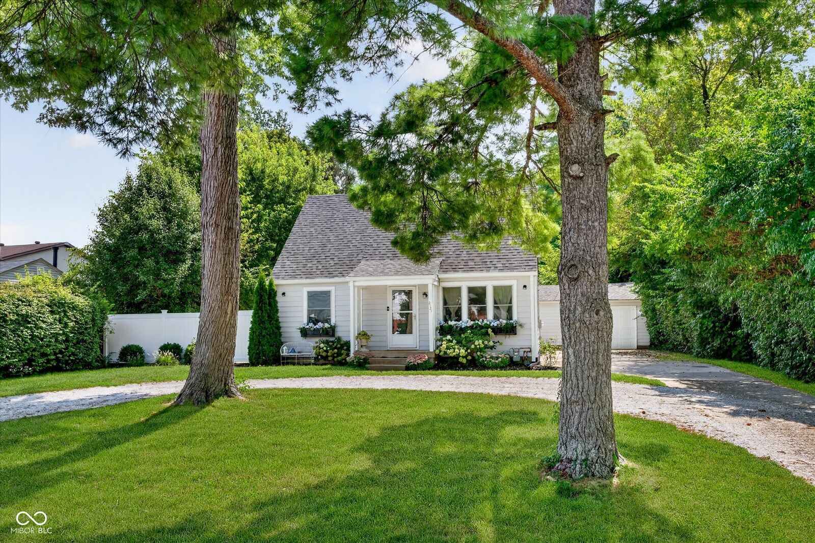 Property Photo:  2121 E 71st Street  IN 46220 
