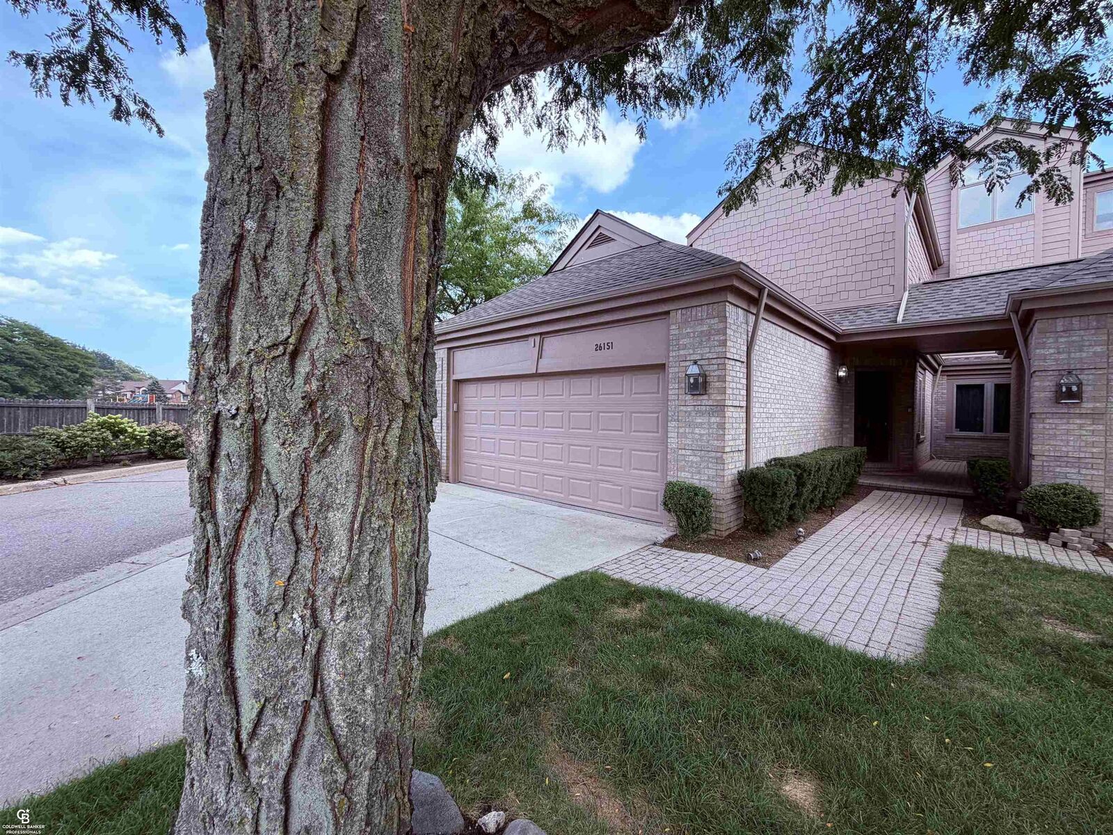 Property Photo:  26151 Harbour Pointe Dr N Drive  MI 48045-3209 