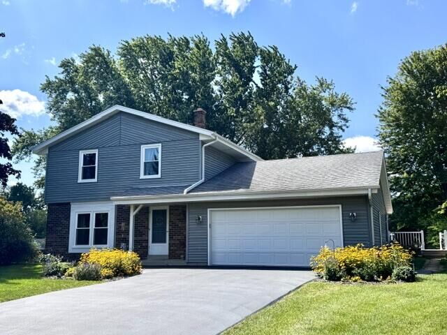 Property Photo:  S77w26575 Crestview Ct  WI 53189 