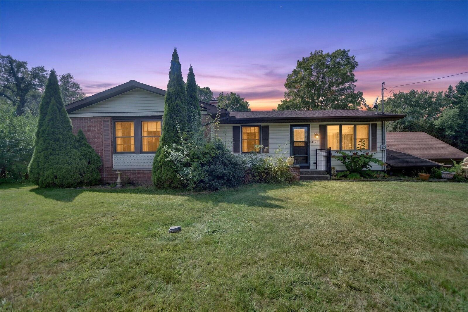 Property Photo: 3124 Earl Drive MI 49283