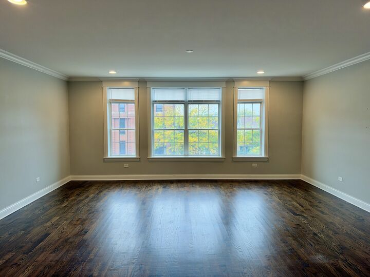 Property Photo: 4113 N Western Avenue 3 IL 60618