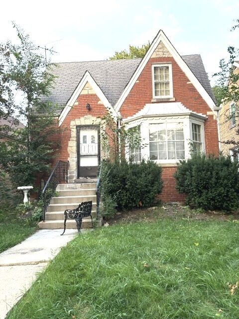 Property Photo: 5133 N Newcastle Avenue IL 60656