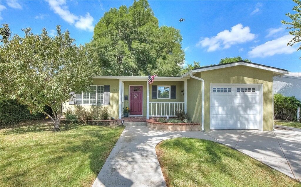 Property Photo:  1933 W Jacaranda Place  CA 92833 