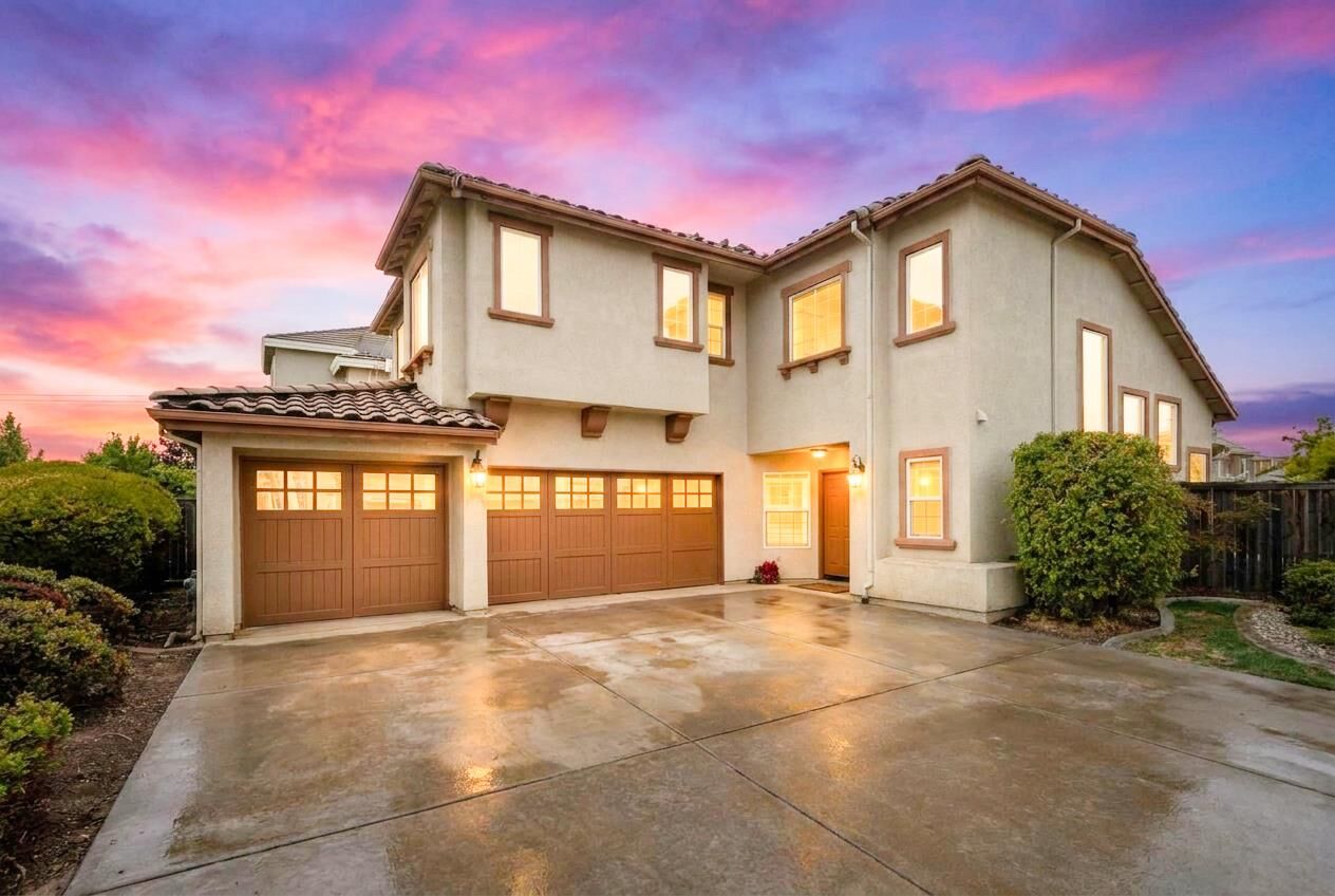 Property Photo:  701 Mayten Court  CA 95648 