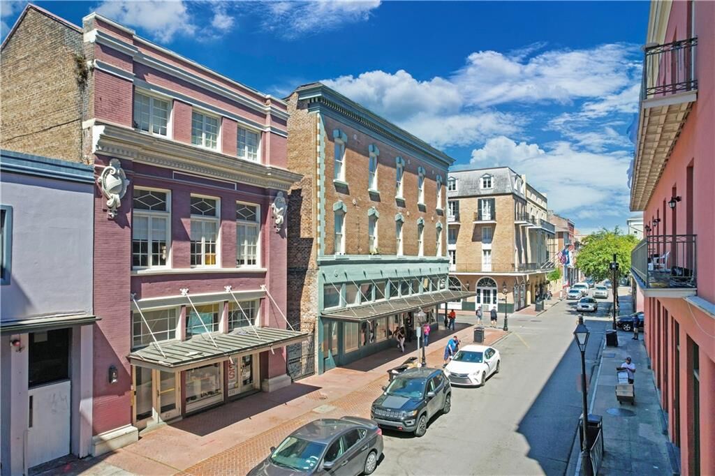 Property Photo: 237 Dauphine Street 1 LA 70112