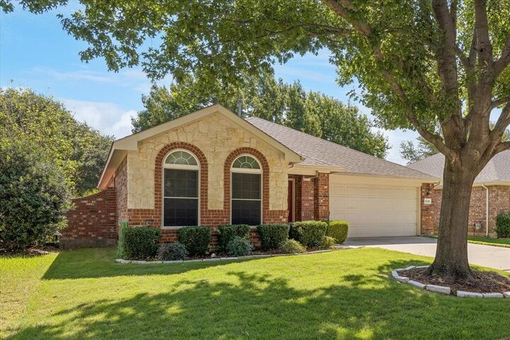 Property Photo: 5316 Shepherd Place TX 75028