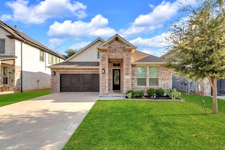 Property Photo:  5221 Beautyberry Drive  TX 76036 