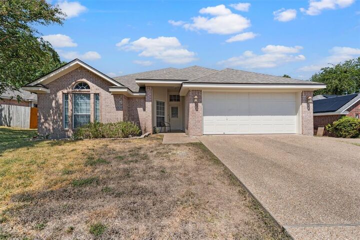 Property Photo: 616 Pebble Creek Drive TX 76643