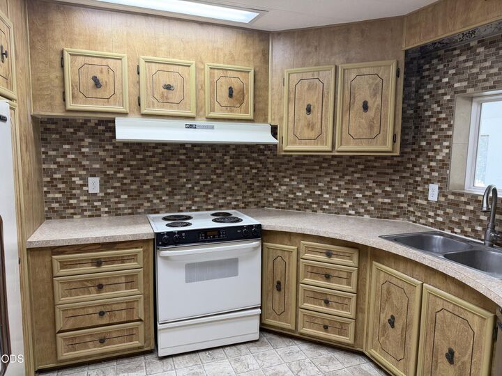 Property Photo: 17875 Old Wood Road OR 97707