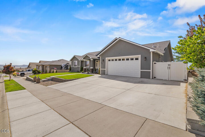 Property Photo:  236 Skyridge Drive  OR 97603 