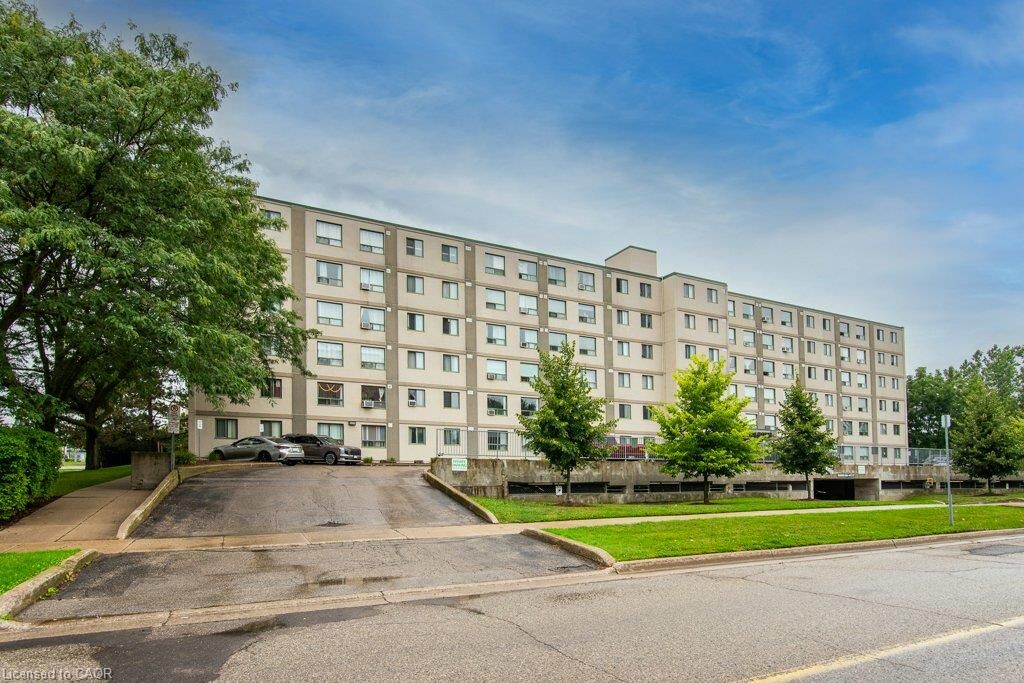 Property Photo:  18 Holborn Court 409  ON N2A 4A1 
