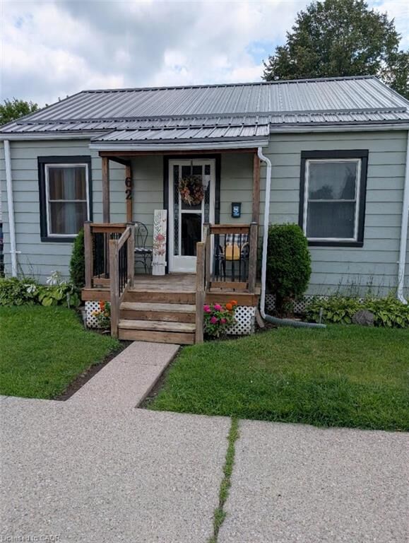 Property Photo:  62 Ninth Avenue  ON N3S 1E4 