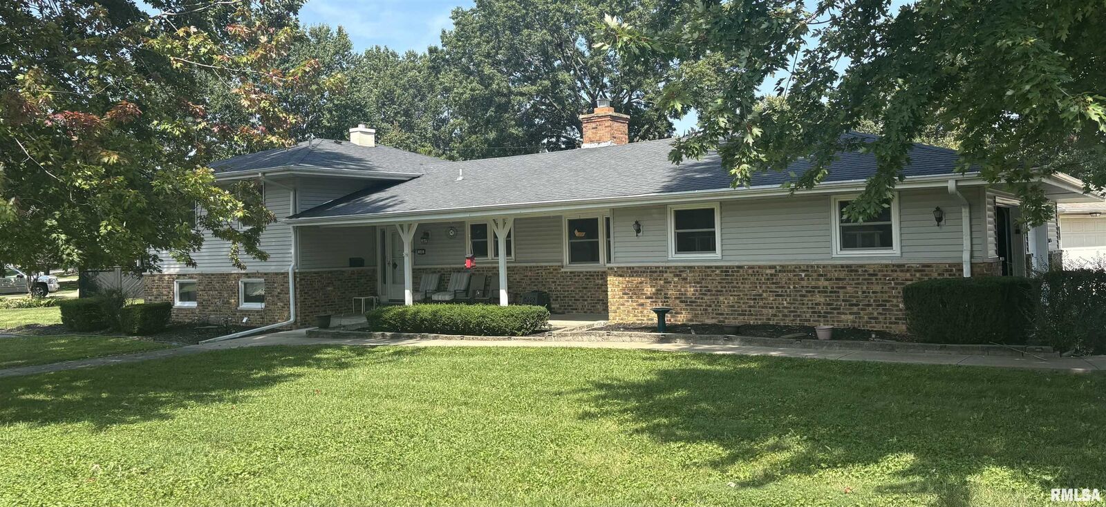 Property Photo:  145 Circle Drive  IL 61401 