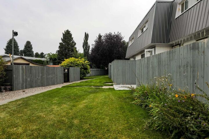 Property Photo:  1601 23 Street N 40  AB T1H 4M9 