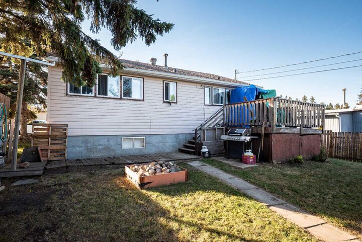 Property Photo:  418 School Road  AB T0M 2C0 