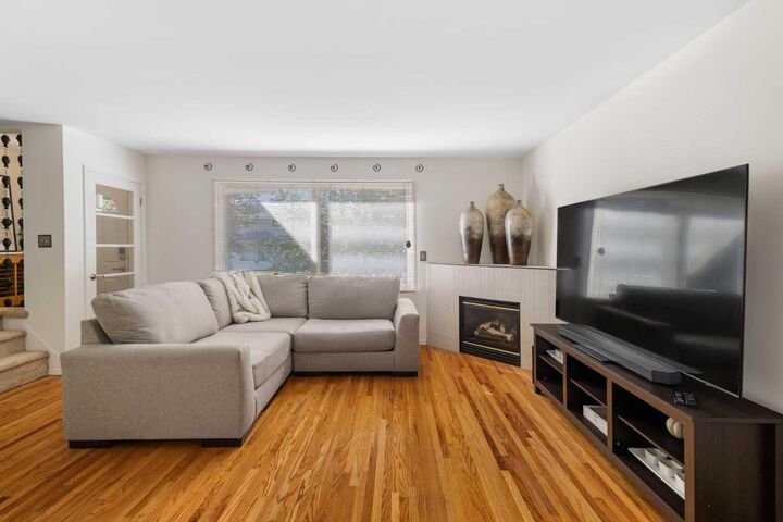 Property Photo:  554 Killarney Glen Court SW  AB T3E 7H4 
