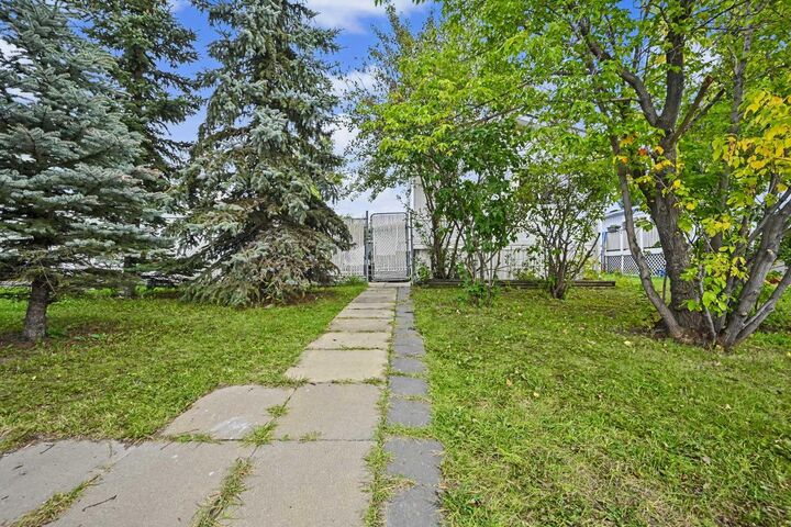 Property Photo:  12123 98 Street  AB T8V 7J2 