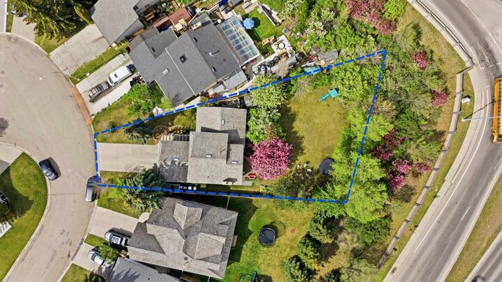 Property Photo:  36 Varsity Estates Court NW  AB T3B 5B1 