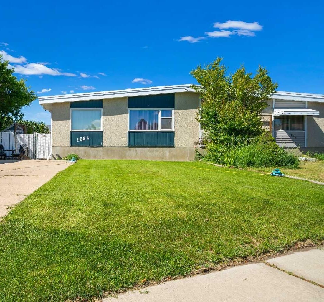 Property Photo:  1864 16 Street SE  AB T1A 7J7 