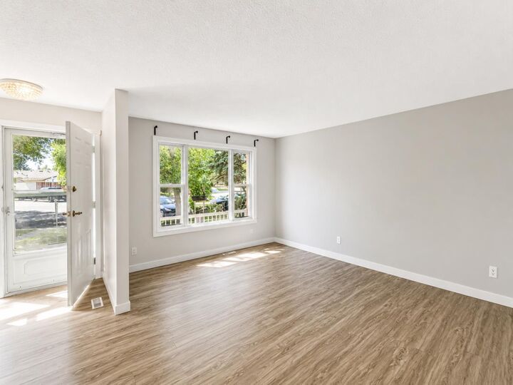 Property Photo: 252 Templeview Way NE AB T1Y 3Y9