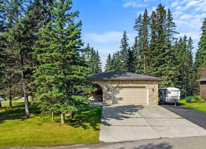Property Photo:  63 Wolf Drive  AB T3Z 1A3 