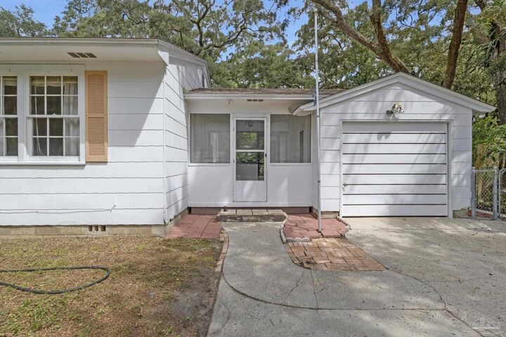 Property Photo:  12 Dewitt Dr  FL 32507 