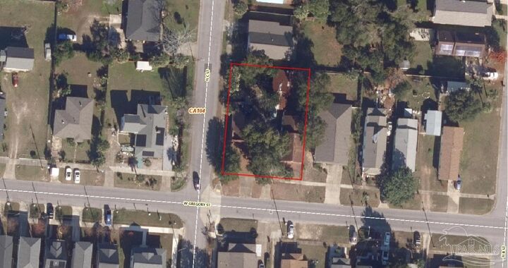 Property Photo:  816 W Gregory St  FL 32502 