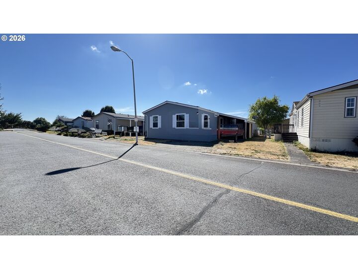 Property Photo: 907 York St 84 OR 97325