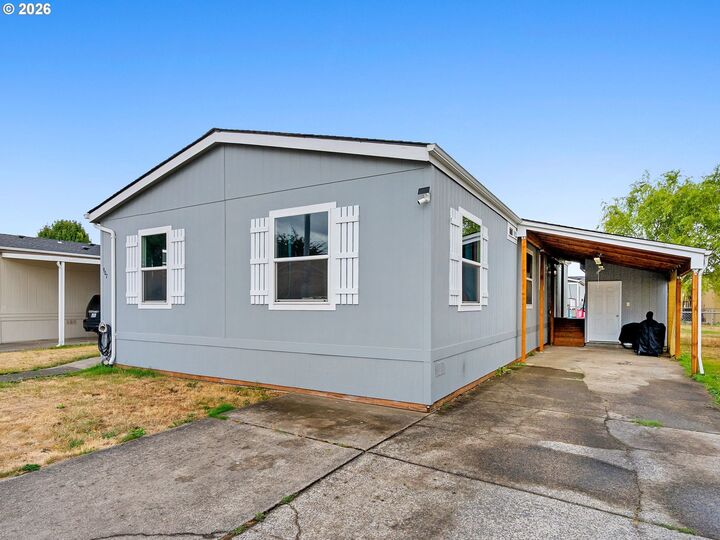 Property Photo: 907 York St 84 OR 97325
