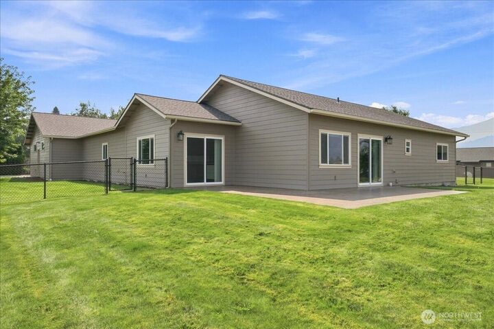 Property Photo:  1080  Washington Street  WA 98831 