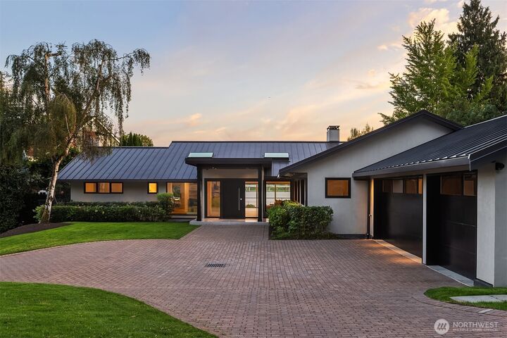 Property Photo:  3517  43rd Avenue NE  WA 98105 