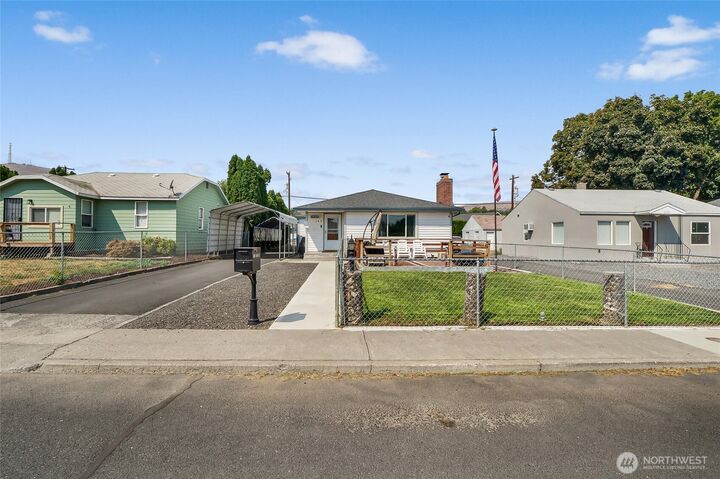 Property Photo:  145 NW F Street  WA 98823 