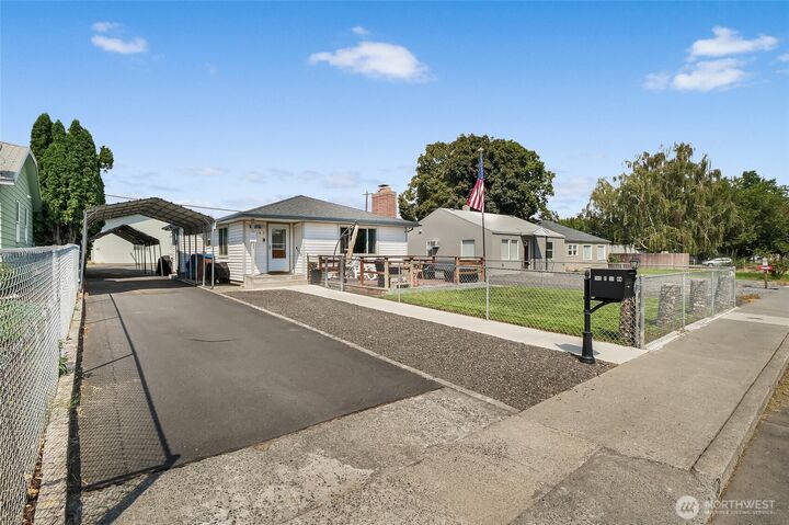 Property Photo:  145 NW F Street  WA 98823 