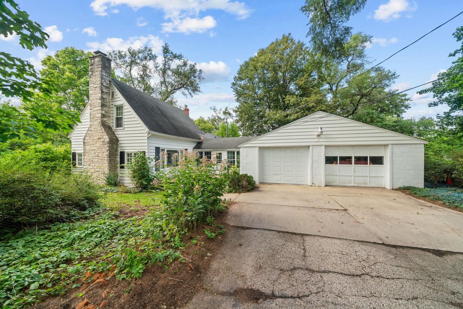 Property Photo: 571 W Rockton Road IL 61072