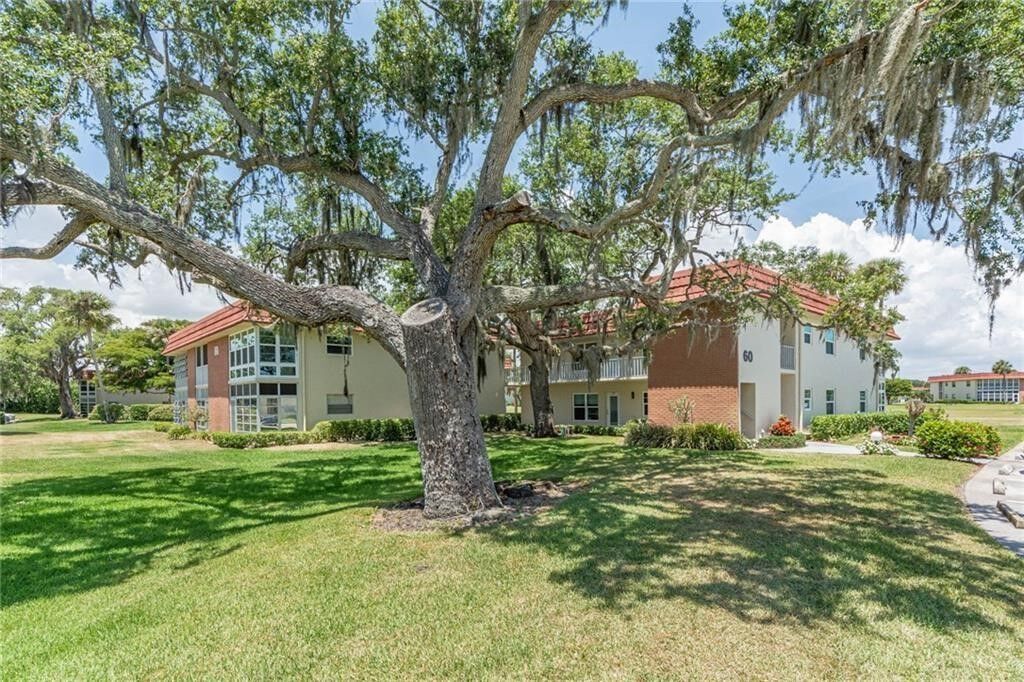Property Photo: 60 Woodland Drive 205 FL 32962