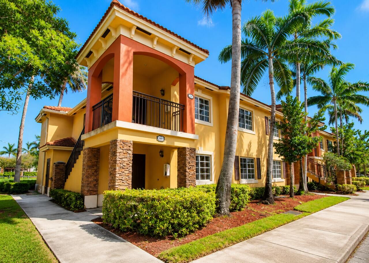 Property Photo: 925 NE 34 Avenue 103 FL 33033
