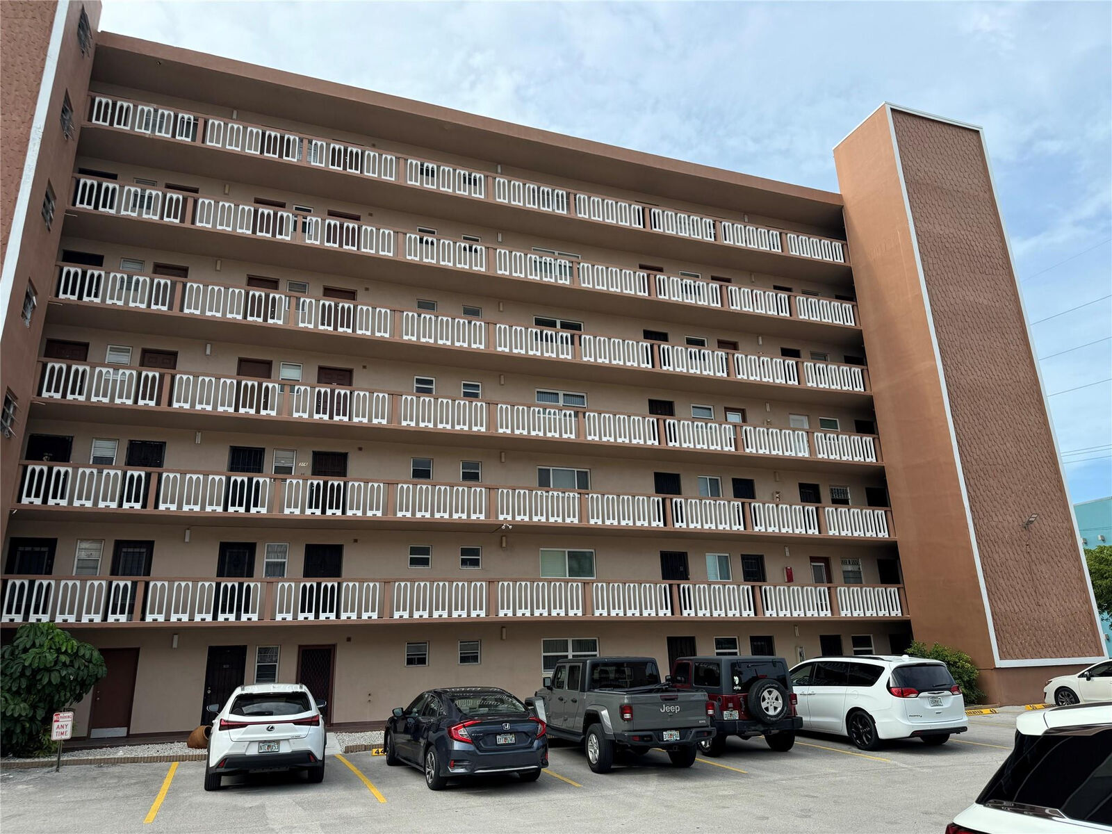 Property Photo:  301 NE 14th Avenue 708  FL 33009 