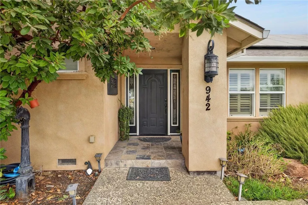 Property Photo:  942 12th  CA 95932 