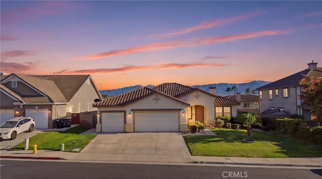 Property Photo:  558 Calderone  CA 92879 