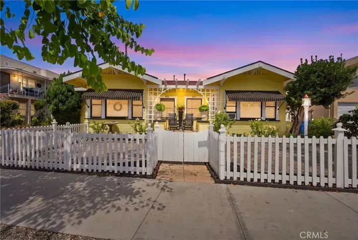 Property Photo:  1915 E 3rd  CA 90802 