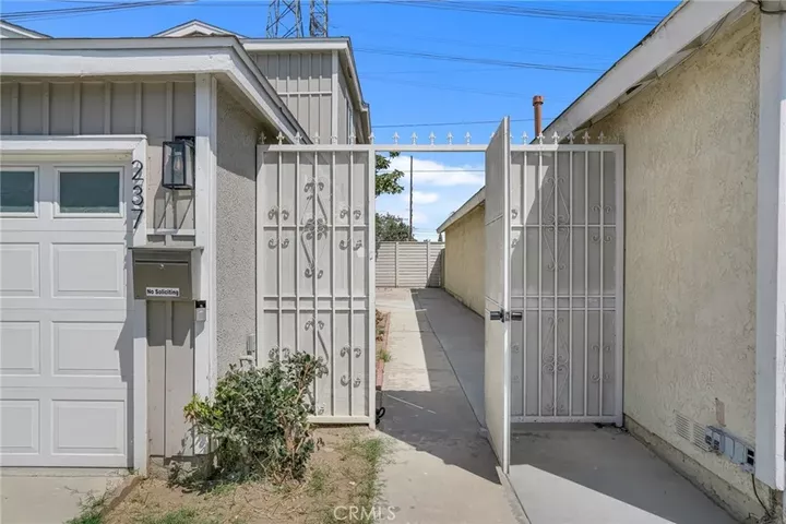 Property Photo: 237 Orleans CA 90805