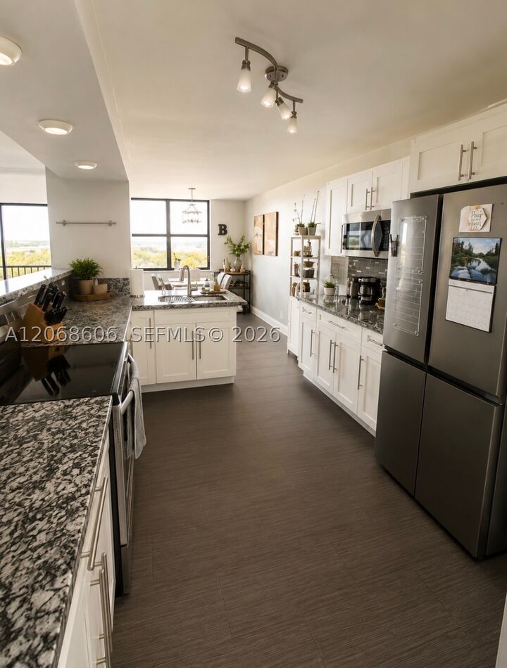 Property Photo:  105 Lake Emerald Dr 503  FL 33309 