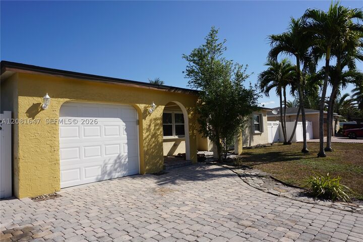 Property Photo: 4857 Alfresco St FL 33428
