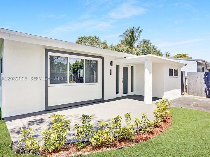 Property Photo: 1609 NW 7th Ter FL 33311
