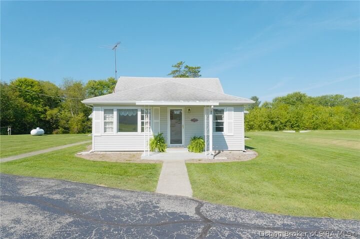 Property Photo:  1470 Oak Street NE  IN 47161 
