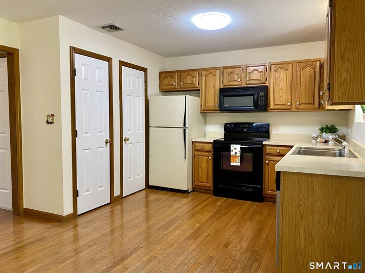 Property Photo: 680 North Colony Street 43 CT 06450