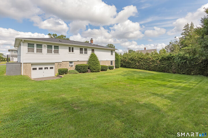 Property Photo:  421 Como Avenue  CT 06708 