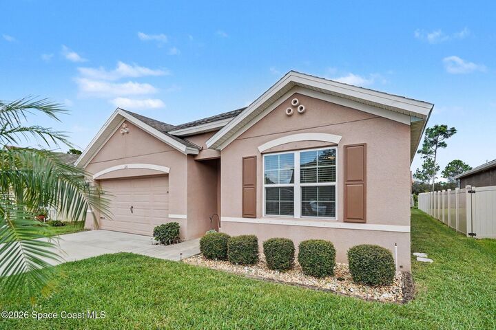 Property Photo:  320 Forest Trace Circle  FL 32780 