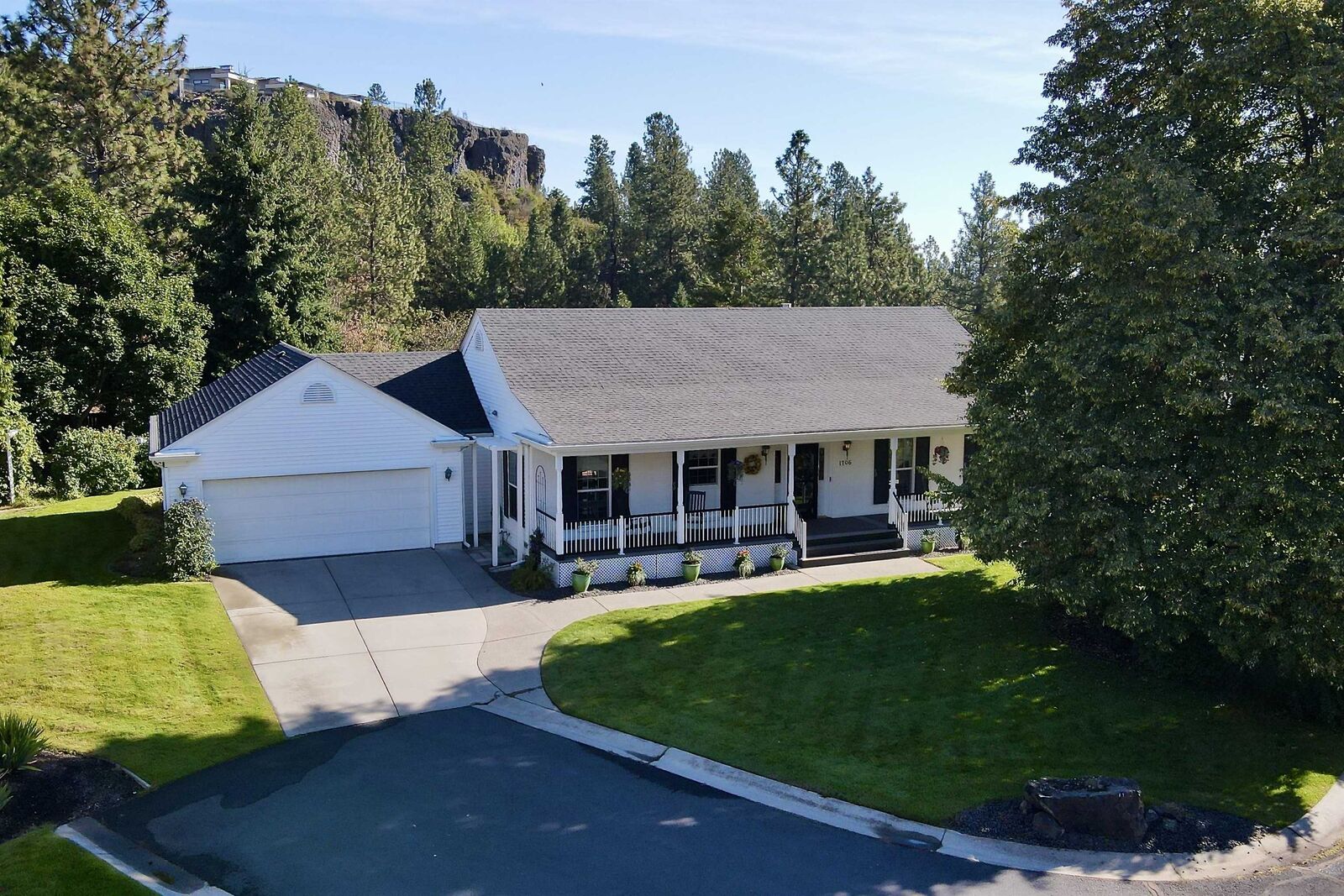 Property Photo:  1706 W Wedgewood Ln  WA 99208 